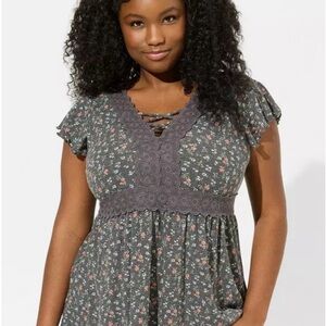 Torrid gray floral babydoll top Size 2 2X 18-20